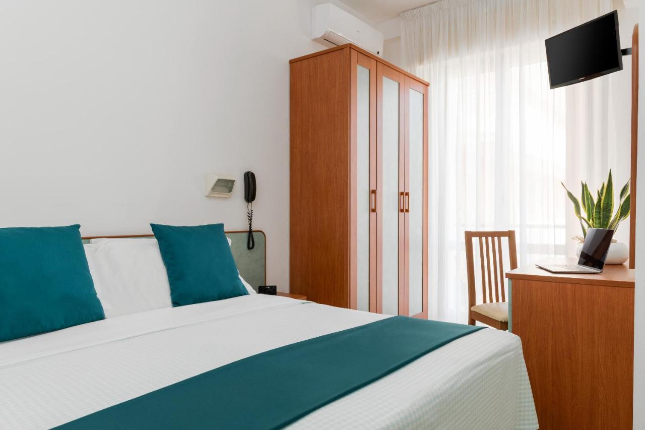 Hotel Tres Jolie ريميني المظهر الخارجي الصورة